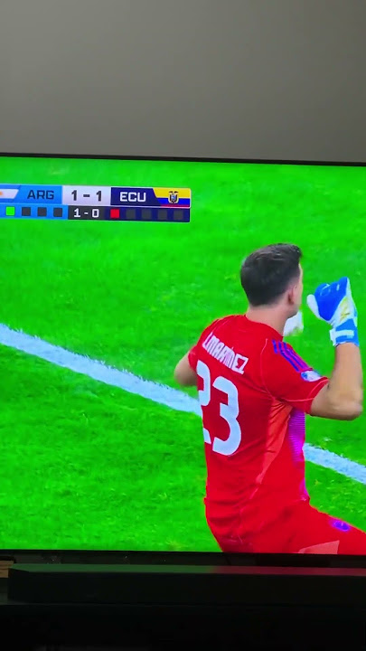 Emi Martinez's hilarious dance against Ecuador 🇪🇨 #argentinavsecuador