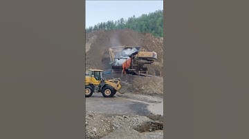 Gold mining equipment-vibrating screen  #miningmachine #mine #equipment #sand