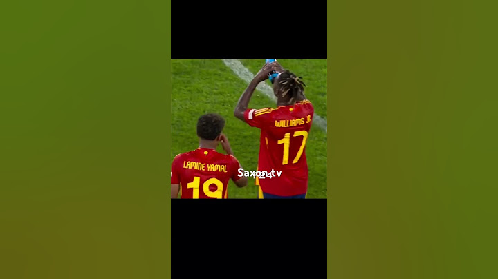 Nico Williams and Lamine Yamal cutting rock, paper scissors to drink water #euros2024 #football