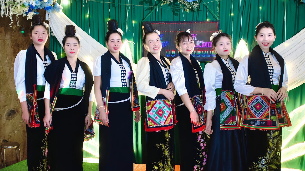 Múa khăn piêu ĐVN gia đình biểu diễn LVQ THUÝ DƯƠNG - ANH THƯƠNG phiêng nỏng  xã Mường lầm - Sơn La 