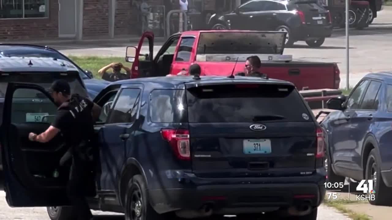 Man, woman arrested after 2 separate car chases in Kansas City, Belton ...