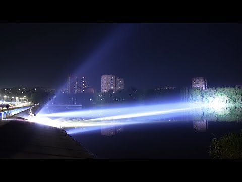 (IP68 США НАТО) (200 000 Lumens) Самый мощный фонарик в мире КАРМАННЫЙ (Самый мощный фонарь в мире) EagTac, видео 1