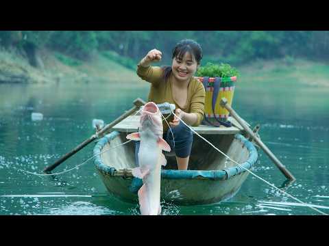 Fishing Alone on a Vast Lake – A Lucky Catch of Albino Catfish