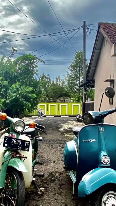 Motor vespa vs c 70 Viral #hondac70 #hondac70indonesia #vespaindonesia #viralshorts #vespa #vespa