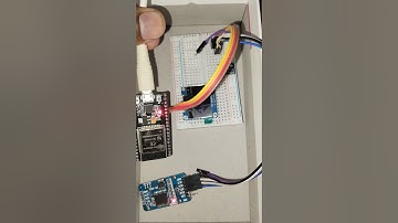 Experimenting with I2C on ESP32 using ESP-IDF IDE.