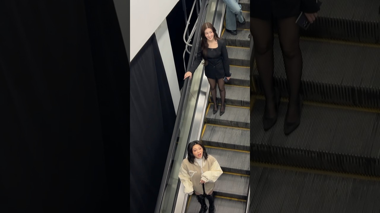 AleXa and Nancy stylish and ecstatic to meet their fans! #alexa #nancy #momoland