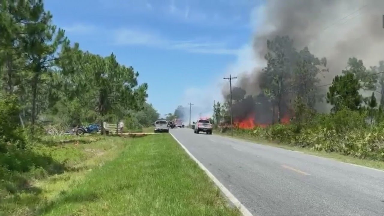 Polk fire crews battle brush fire near State Road 60 - YouTube