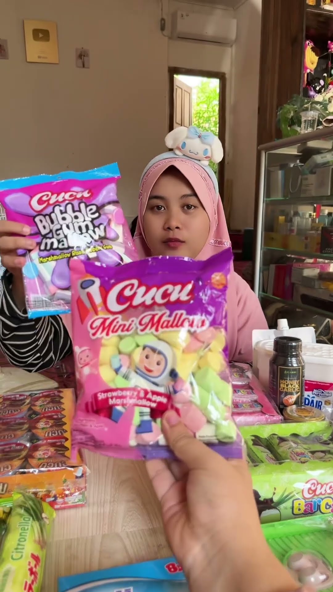 ADIK AKU JUALAN CUCU MARSMALLOW