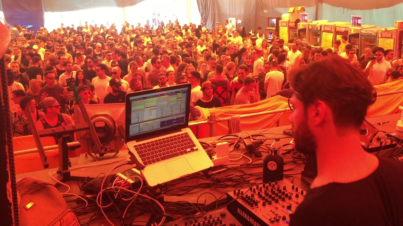 Floog (live) at Sunwaves 23 / Part 2 - YouTube