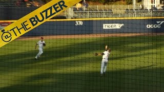 College baseball player makes sweet, over-the-head barehanded catch that makes announcers go nuts