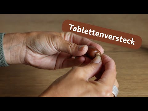 Dein Hund muss Medikamente einnehmen, weigert sich aber die Tabletten zu fressen? Wir haben die Lösung mit unserem Hundeleckerli &quot;Tabletten-Versteck&quot;. Der ru...