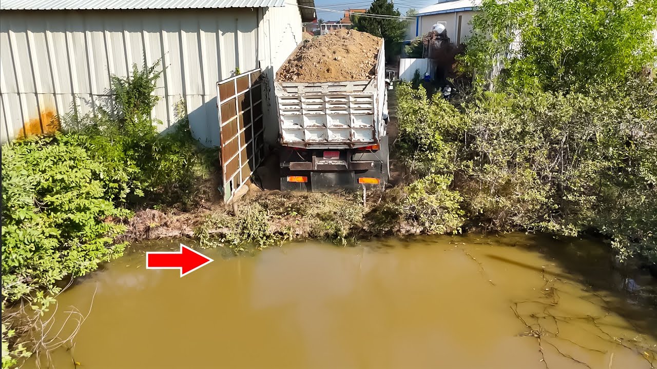 Amazing project!! Bulldozer D31P pushing soil with dump trucks filling up the backyard