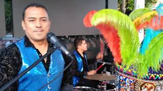 Video thumbnail of "Los Giles en 2do carnaval morelense"