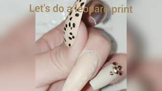Elegant Leopard print on a pale nail polish with rose gold rhinestones -Tutorial-