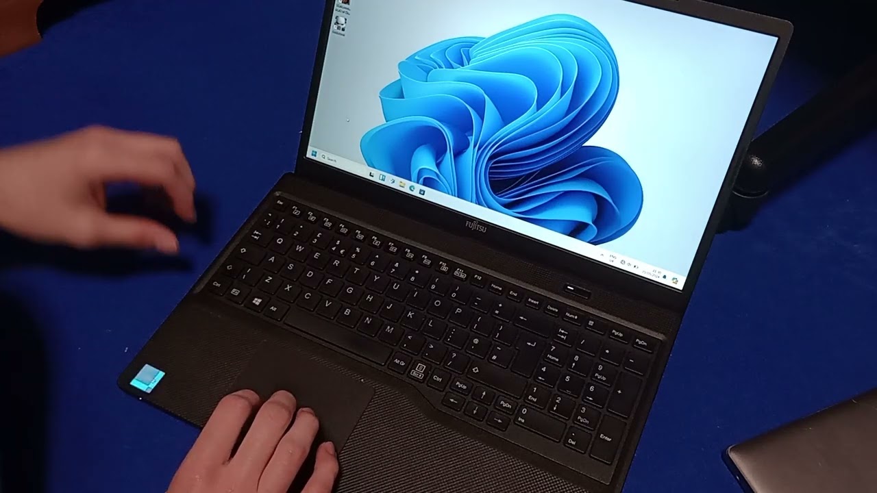 富士通 LIFEBOOK AH56C/Core i5/8GB/320GB/DVD Fujitsu Lifebook intel Core i5 2.53Ghz 8GB LED WebCam DVDRW