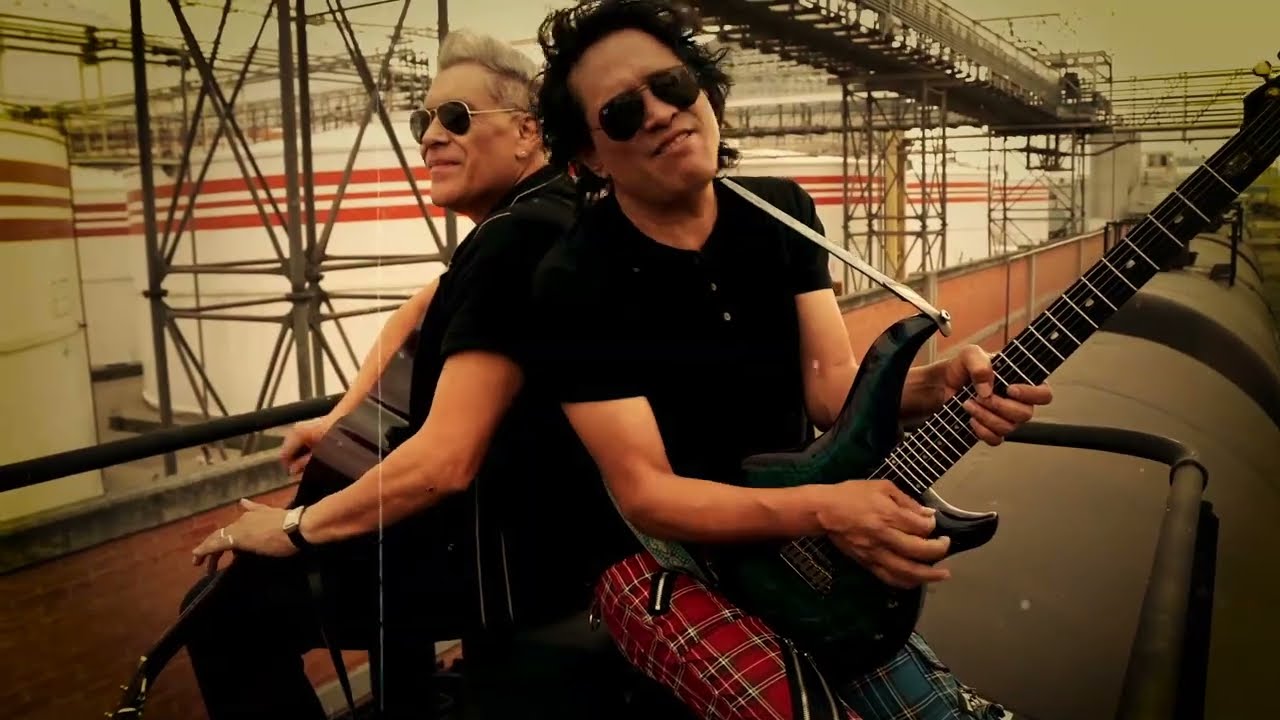 在 YouTube 上观看 Los Gatos Rockabilly - Trenes y Gatos ft. Luis Alvarez, El Haragan y Compañía (Videoclip Oficial) 在 YouTube 上观看 Los Gatos Rockabilly - Trenes y Gatos ft. Luis Alvarez, El Haragan y Compañía (Videoclip Oficial)