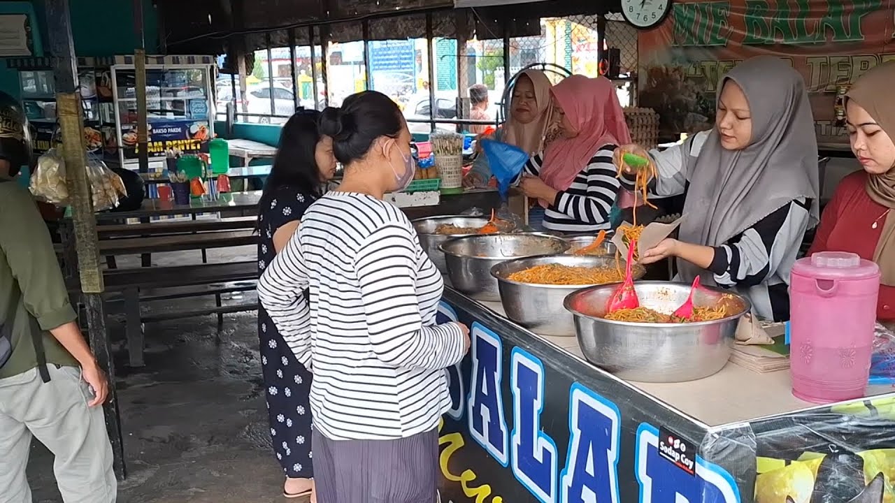 Ketemu Lagi Nih Mie Balap Medan, Namanya MIE BALAP MURNI TELOR TERBANG. Pengunjungnya Ramai Bah 👍👍👍