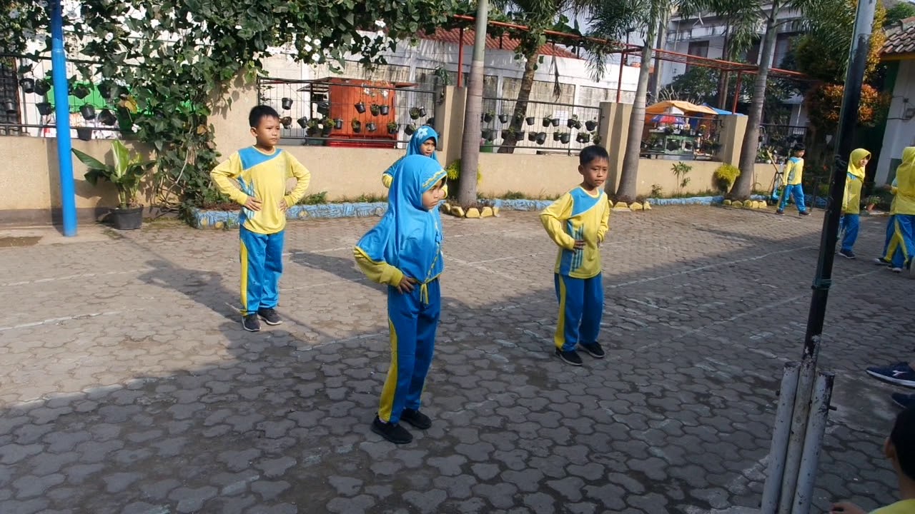 Senam Kreasi Anak Indonesia Kelas 1A Kelompok 3 SD ...