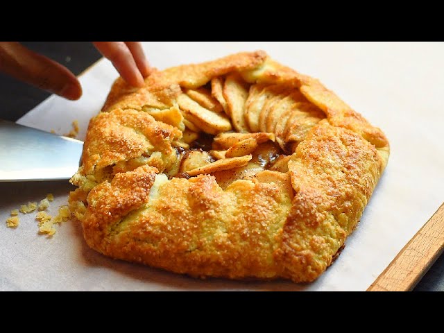 Apple Galette with Flaky Crust and Gooey Apple Filling | Easy