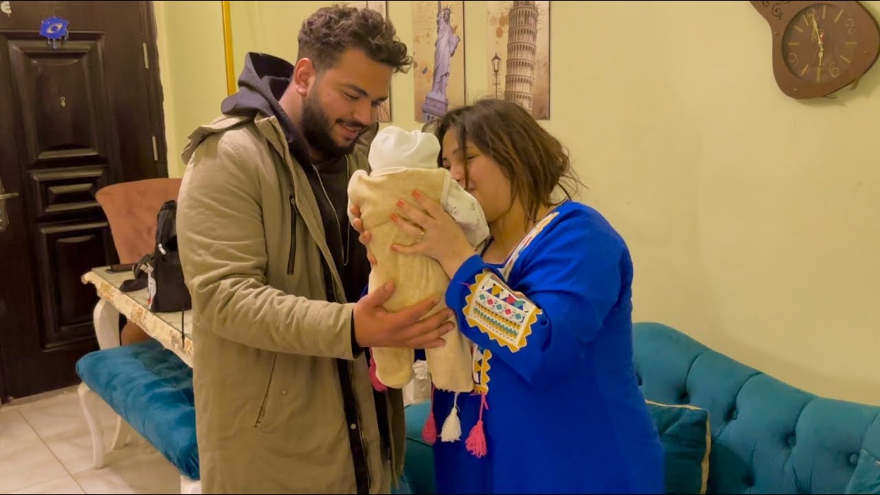 شاف ابنه 👶🏻لاول مره بعد الولاده🤰🏻 عيط من الفرحه ( مؤثر ) 😭❤️