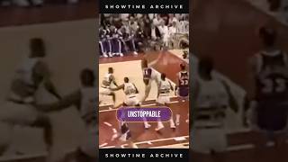 The Showtime fast break was UNSTOPPABLE 😳