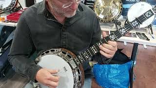 Capek President banjo played by Thierry Schoysman