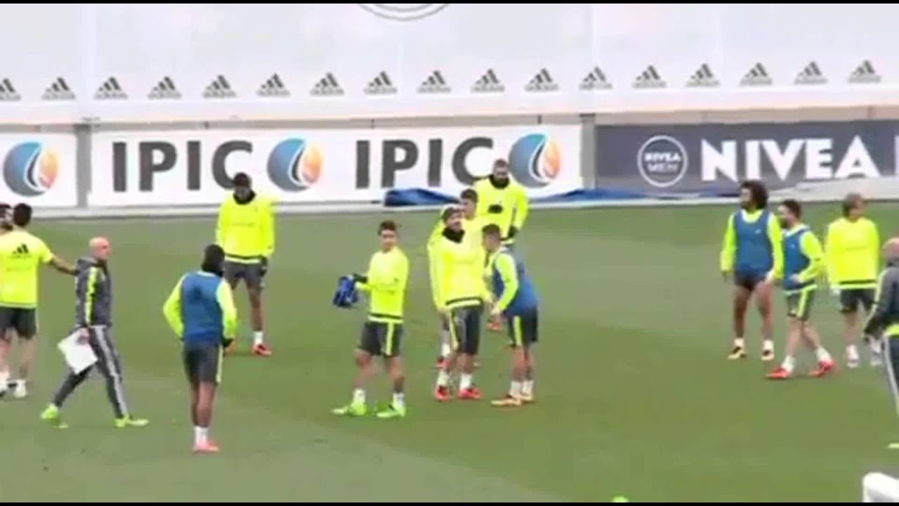 Cristiano Ronaldo y Toni Kroos se 'pelean' por James Rodriguez