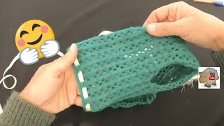 colete inteiriço para bebê em máquina de tricô