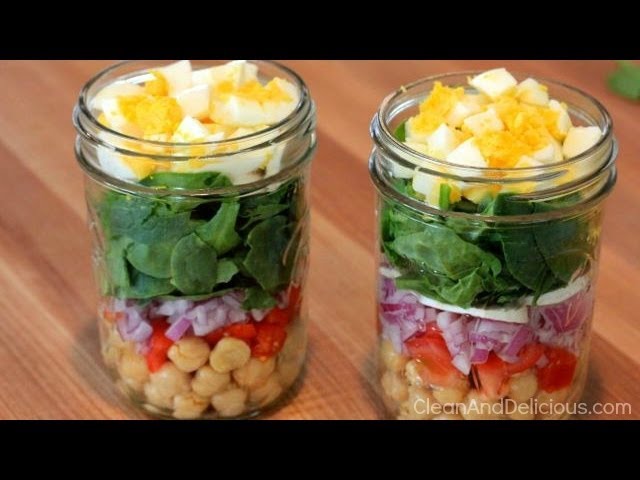 Clean Eating Spinach Salad Jars | Clean & Delicious