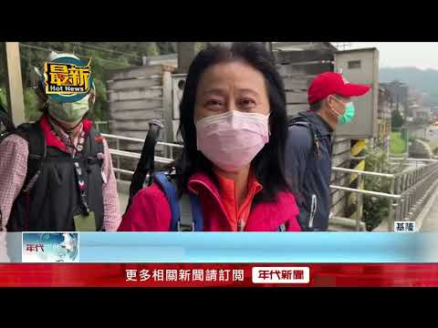 客運故障「冒白煙」奔馳鐵路旁　網笑：以為火車來了