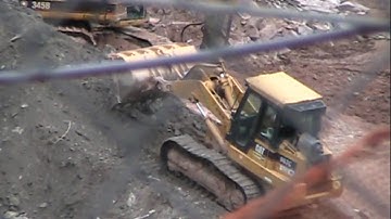 Cat 963C working in a foundation