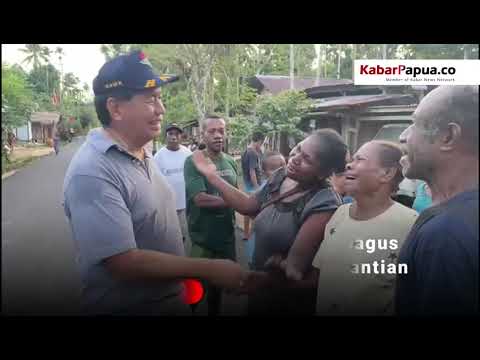 Pelukan Hangat Warga Kampung Minsioni Dan Kandowarira Untuk Bupati Tonny Tesar