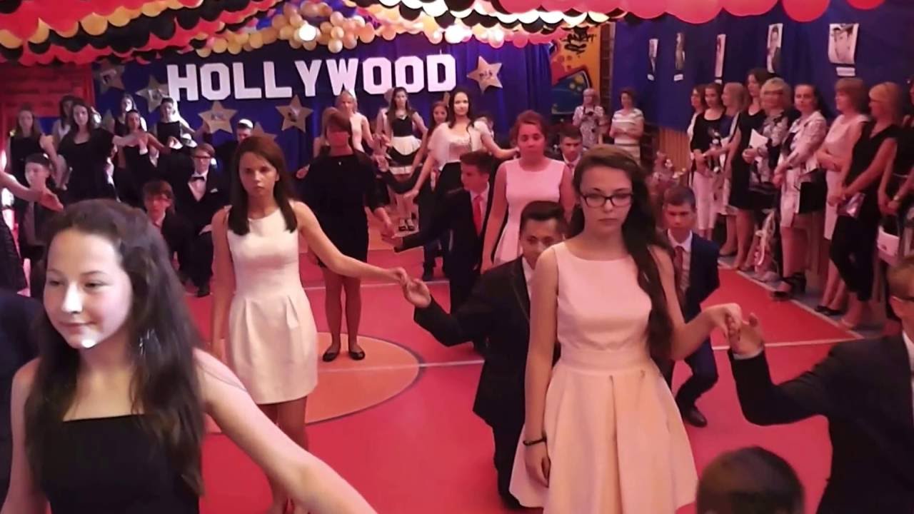 Polonez w wykonaniu trzecioklasistów z Gimnazjum nr 1 w Starachowicach