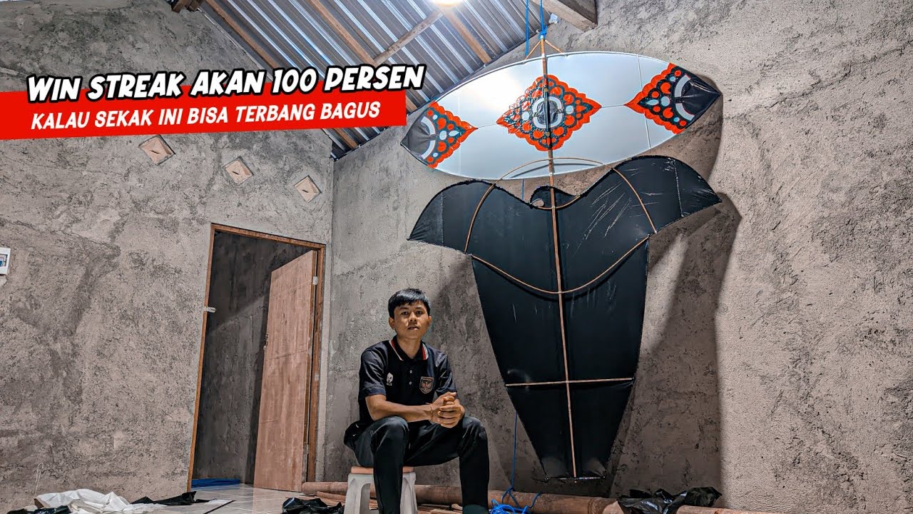 Aku Nyobain Bikin Layangan Kak Sekaan Mini Size 170 CM Punya Warga Madura - ANOMALI EKOR PANJANG