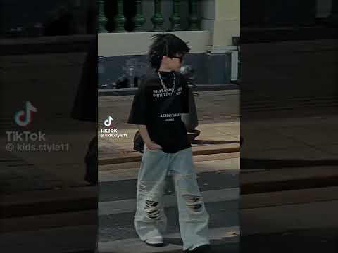 قررت اشوف ولاد كوريا وش ينزلون علي التيك توك