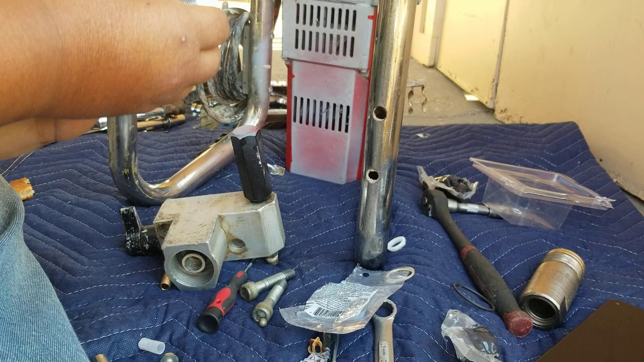 terminando de armar la máquina titan 440i