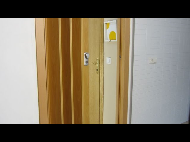 Cómo instalar una puerta plegable - Bricomania - YouTube