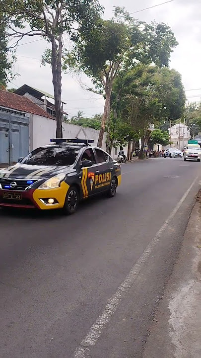 Mobil Polisi Melaju kencang suara sirine terdengar dari jauh #shortvideo #shorts #car #policecar