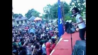 bamburasta RIA SUGESTI live SMK YADIKA kedawung CIREBON 2012.wmv