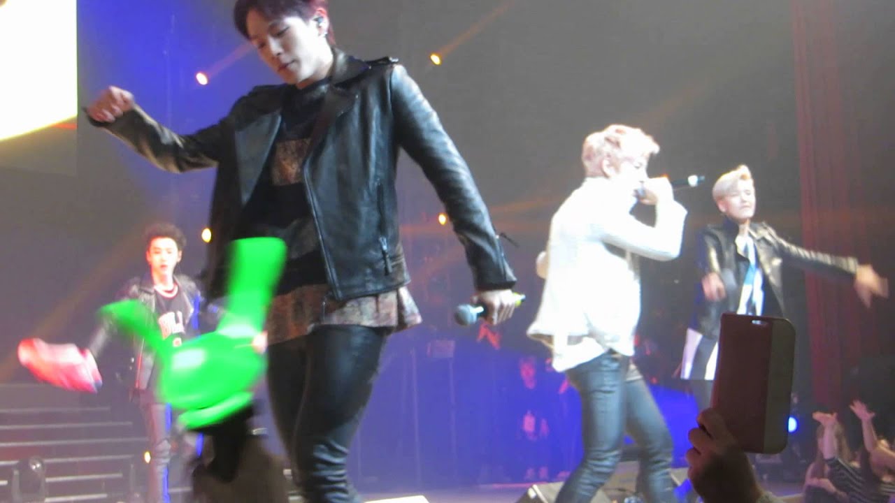 [FANCAM] 140419 Punch @ B.A.P Live on Earth Chicago Attack