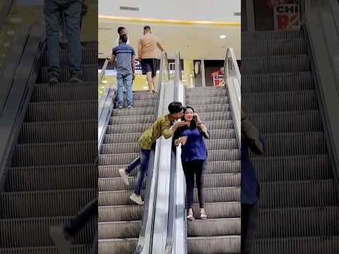 Hot kiss Prank 😜🤤 On Escalator #short #youtubeshorts #shortsfeed #girls #escalatorprankinindia #yt