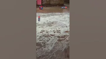 مياه السيول تغمر منطقة العبدوتاب غرب شندي وتحيلها إلى مجرى نهر جارف 