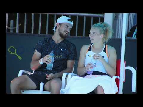 AO in Love: Siniakova and Machac