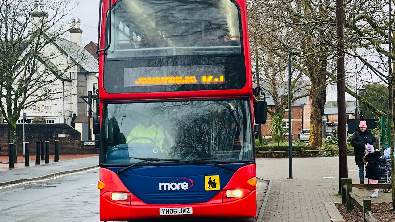 Strange noise | Morebus 1022/YN06JWZ on route 125 to Ringwood ft Bluestar 1672/Thomas Ashton