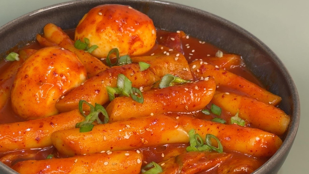 [K-FOOD] The Most Addictively Spicy Tteokbokki (Korean Rice Cakes)  | 떡볶이