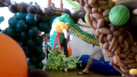 KINECT Copper flying through the balloon jungle