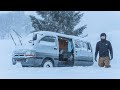 恐ろしい豪雪でハイエースが埋まる...スノーボーダーの冬の車中泊【VANLIFE】