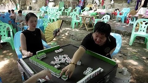 Chinese mahjong players take game to river amid scorching heat | REUTERS