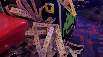 Winning 4000 tickets on Space Invaders! Back-to-back-to-back-to-back jackpots! April 30, 2022.