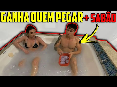 NA BANHEIRA COM EMME  WHITE / QUEM PEGOU MAIS SABÃO? #2